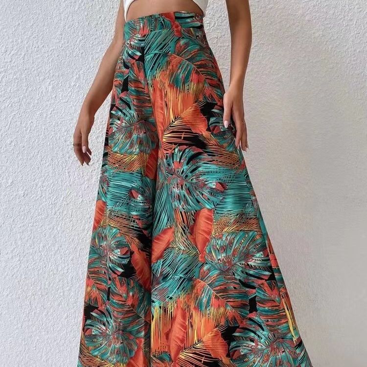 Femme portant un pantalon large en mousseline légère à imprimé fleuri – coupe fluide et taille haute pour un confort élégant signé Luxorel