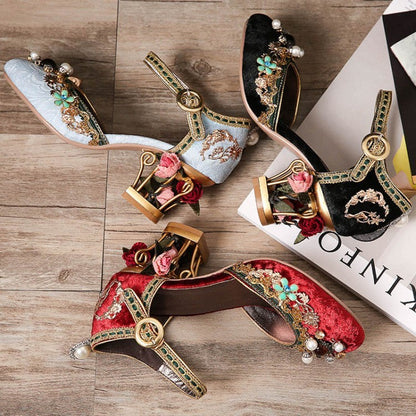 Escarpins femme ornés de broderies florales, de perles et de pierres décoratives, avec bride cheville et talon moyen – disponibles en rouge, noir, blanc et multicolore chez Beloreva
