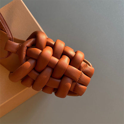 Sandales Plates Tressées en Cuir d’Agneau – Élégance Naturelle